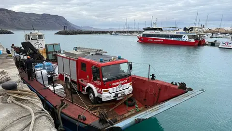 Camión de bomberos en La Graciosa.