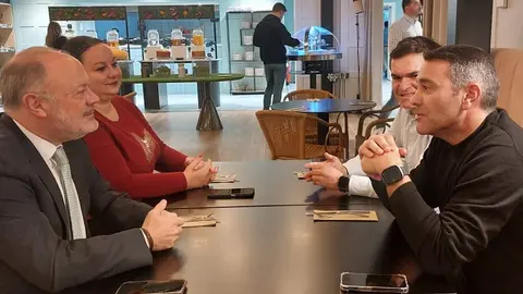 Reunión de Oswaldo Betancort con directivos de Iberia en Madrid
