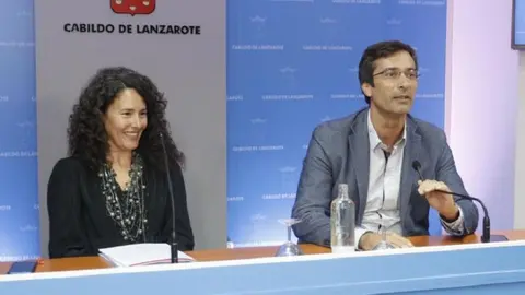 Ariagona González junto a Pedro San Ginés durante su etapa juntos en el Cabildo de Lanzarote.