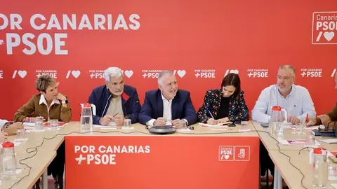 Imagen del inicio de la reunión de la Ejecutiva del PSOE canario presidida por Ángel Víctor Torres.
