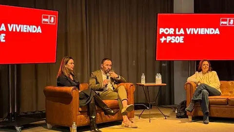 Imagen del consejero de Vivienda del Gobierno vasco durante su charla