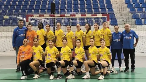 Jugadoras y cuerpo técnico del Puerto del Carmen.