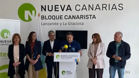 Yoné Caraballo en el centro de la imagen durante la rueda de prensa de este lunes.