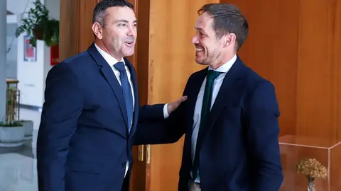 Oswaldo Betancort junto al consejero de Transición Ecológica del Gobierrno de Canarias