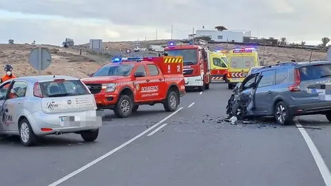 Imagen de cómo quedaron los dos vehículos tras el fuerte impacto
