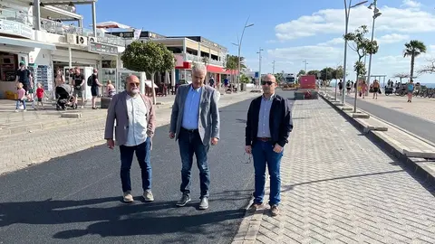 El alcalde de Tías, José Juan Cruz, el primer teniente de alcalde, Nicolás Saavedra, y el concejal de Urbanismo, Ulpiano Calero.