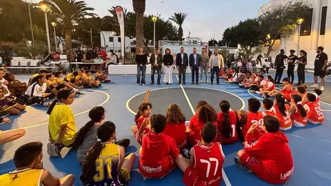 Cerca de 400 jóvenes deportistas asistieron a la inauguración de las canchas deportivas de Titerroy