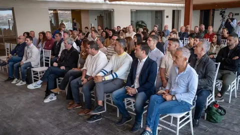 Imagen de los asistentes al acto en Fuerteventura, entre ellos el presidente del Gobierno autonómico y secretario general de CC, Fernando Clavijo