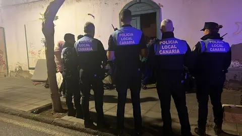 Imagen de los agentes en el momento de la actuación