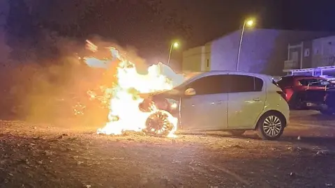 Incendio provocado en la calle Coronel Cisneros.