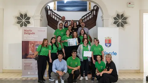 Maciot Cabrera junto a los componentes del proyecto Dinamizando Arrecife.