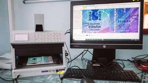 Equipos utilizados por los agentes especializados en documentación de la Policía Local de Arrecife.