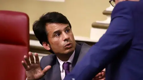 Marcos Bergaz en el Parlamento de Canarias.