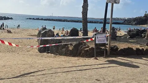 Imagen del precinto puesto en la playa