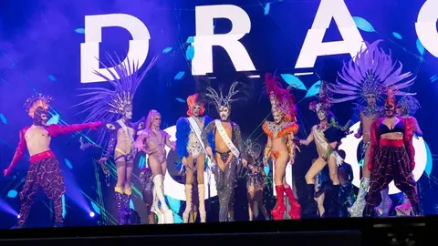 Imagen de la espectacular puesta en escena de los participantes con la drag finalmente ganadora