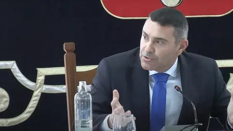 Oswaldo Betancort respondiendo a la pregunta sobre Jacobo Medina.