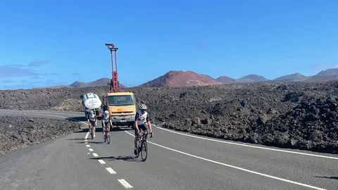 Imagen de ciclistas por la zona que está cerrada al rodaje de cualquier vehículo no autorizado.