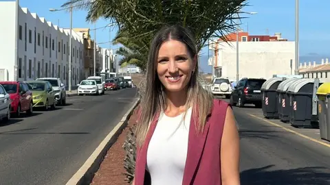 Sheila Guillén en la calle Tajaraste Argana (1)