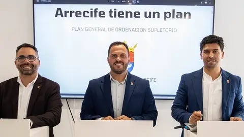 Echedey Eugenio, Yonathan de León y Maciot Cabrera en la resentación del Plan General Supletorio