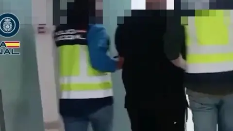 El detenido en las instalaciones policiales.