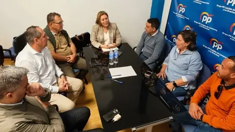 Reunión de los presidentes de los comités locales del PP en Lanzarote con la presidenta Astrid Pérez.