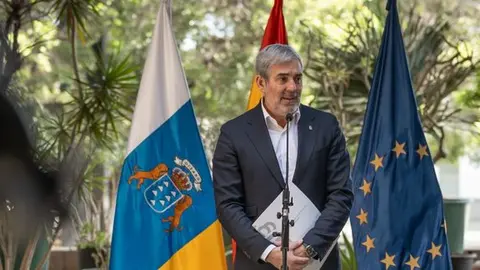 Fernando Clavijo en la improvisada rueda de prensa que ha ofrecido este martes.