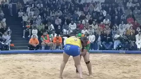Luchadores del Unión Norte y el Unión Sur Yaiza durante la final de la liga Cabildo de Lanzarote.