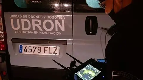 Equipos de la Unidad de Drones  de la Policía Local de Arrecife, en uno de sus despliegues