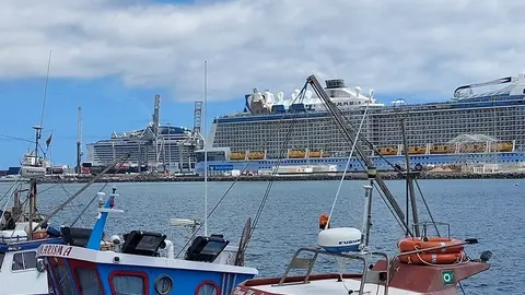 Cruceros atracados en Arrecife, junto al puerto de Naos, en la capital de Lanzarote