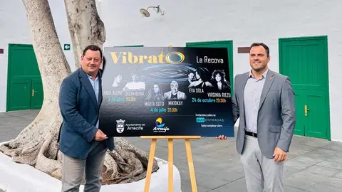 El alcalde Yonathan de León y el concejal Óscar López , presentan Vibrato con actuaciones de humor y música en La Recova 