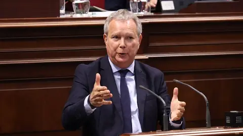 Sebastián Franquis este martes en el Parlamento canario.