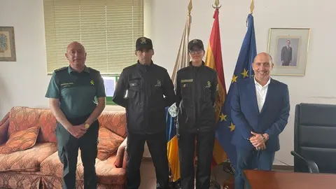 Representante de la Guardia Civil y la Gendarmería Real de Marruecos junto a Pedro Viera.