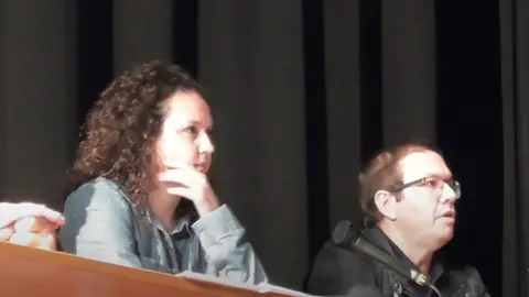 Begoña Hernández y Antonio Morales en el pleno del Ayuntamiento de Tinajo.