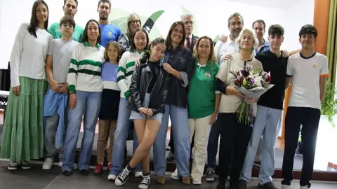 La mujer, los  hijos y los nietos de Pedro de Armas durante el bonito acto de homenaje