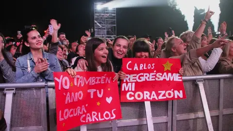 Las fans se lo curraron para que el cantante viera lo querido que es también en Lanzarote