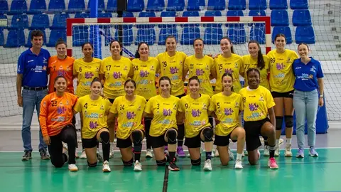 Jugadoras y cuerpo técnico del Puerto del Carmen.