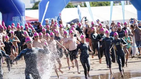 Imagen de la salida de la prueba de natación de la anterior edición.