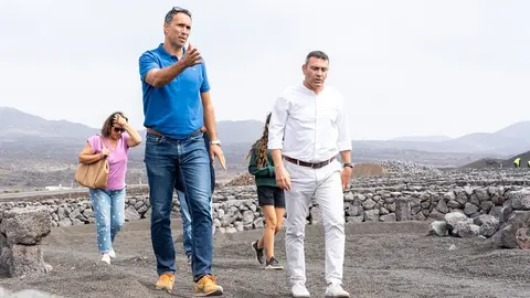 Oswaldo Betancort visitando la finca Melian.