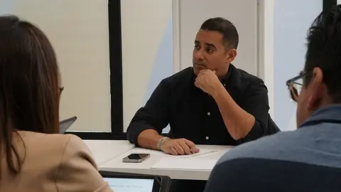 Yone Caraballo durante una reunión