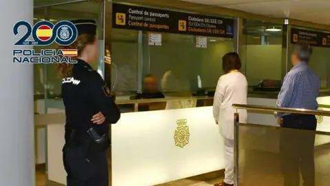 Imagen del control de pasajeros que en Lanzarote ha tenido todo tipo de problemas por la falta de agentes de la Policía Nacional. 