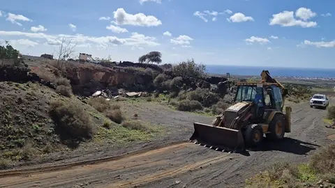 Trabajos de acondicionamiento en caminos rurales en San Bartolomé.