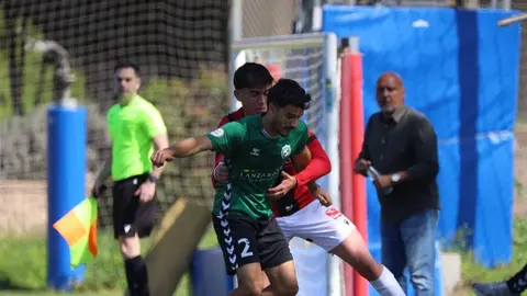 Imagen de uno de los lances del encuentro de este domingo