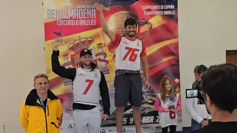 El piloto lanzaroteño en lo más alto del podio.