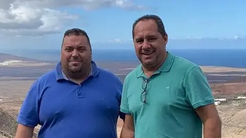 Guayo Rodríguez con el otro concejal del PP en Yaiza, Juan Monzón. 