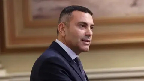 Oswaldo Betancort en el Parlamento de Canarias.