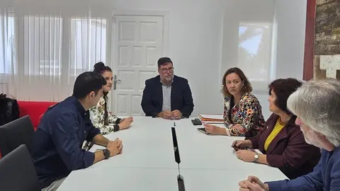 Foto reunión Alcalde San Bartolomé con equipo ULL