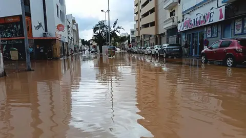 El centro de Arrecife quedó totalmente anegado