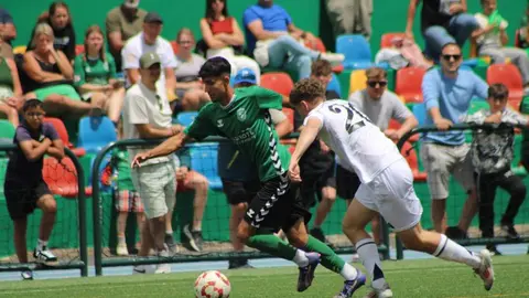 Imagen de una de las jugadas del encuentro