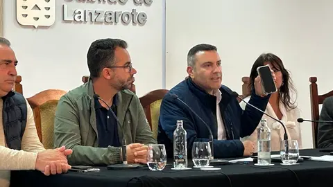 Oswaldo Betancort durante la rueda de prensa junto a Ángel Vázquez, Olivia Duque, Echedey Eugenio y Enrique Espìnosa.