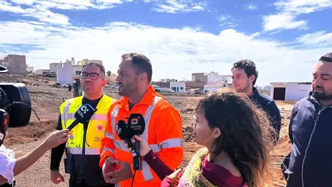 El alcalde de Arrecife junto al concejal de Seguridad y Emergencias